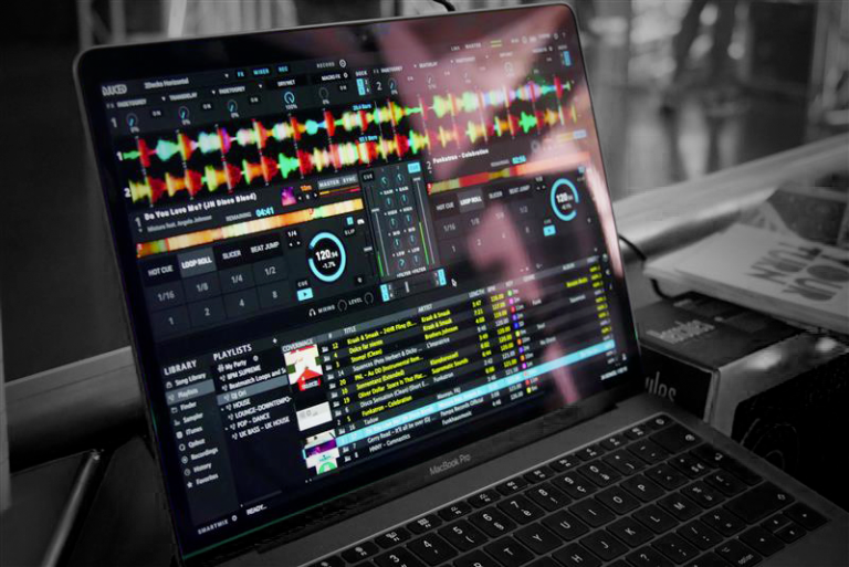 DJUCED the best DJ Software from beginners to professionals by Hercules